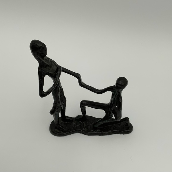 On One Knee Marriage Proposal Metal Sculpture 7” Tall x 5” Long - Picture 5 of 8